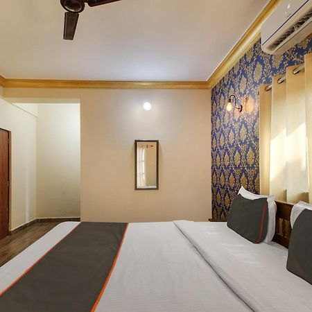 Collection O Romeos Place Baga Beach Hotel Calangute Bagian luar foto