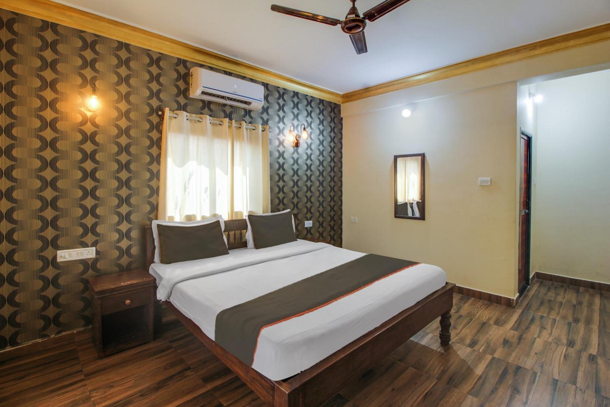 Collection O Romeos Place Baga Beach Hotel Calangute Bagian luar foto