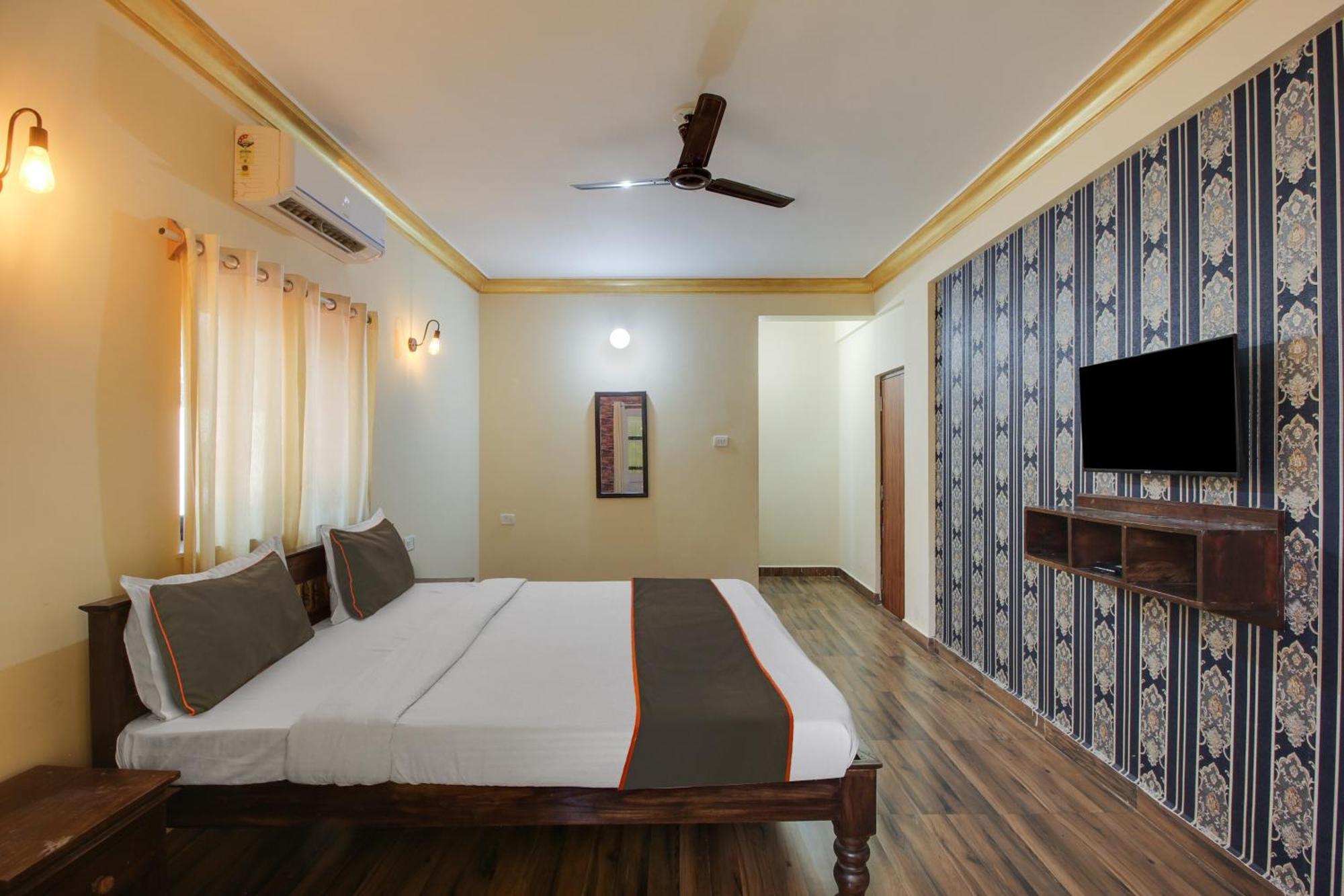 Collection O Romeos Place Baga Beach Hotel Calangute Bagian luar foto