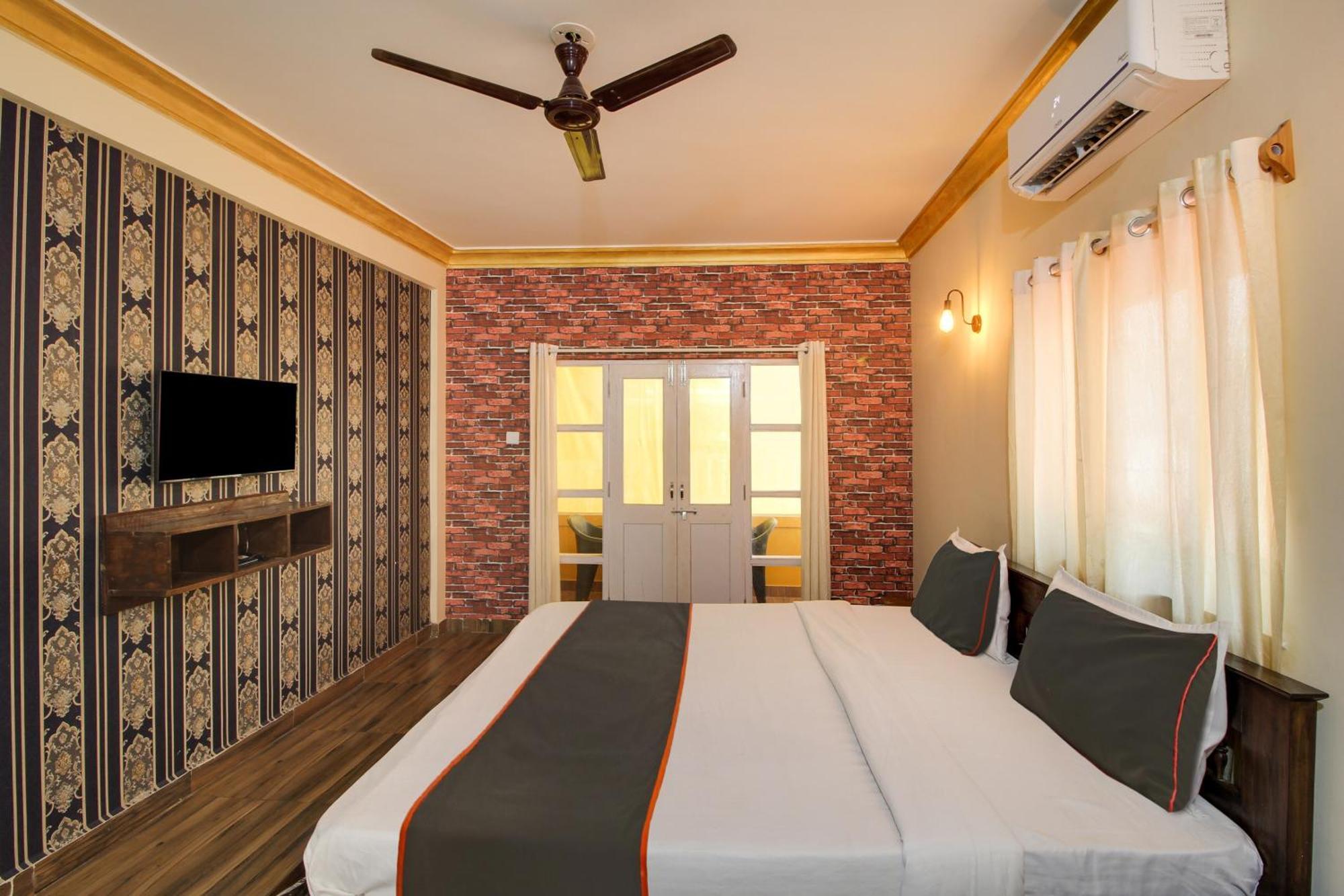 Collection O Romeos Place Baga Beach Hotel Calangute Bagian luar foto
