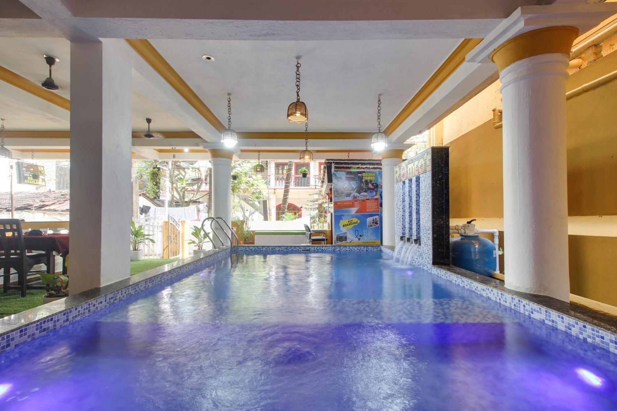 Collection O Romeos Place Baga Beach Hotel Calangute Bagian luar foto