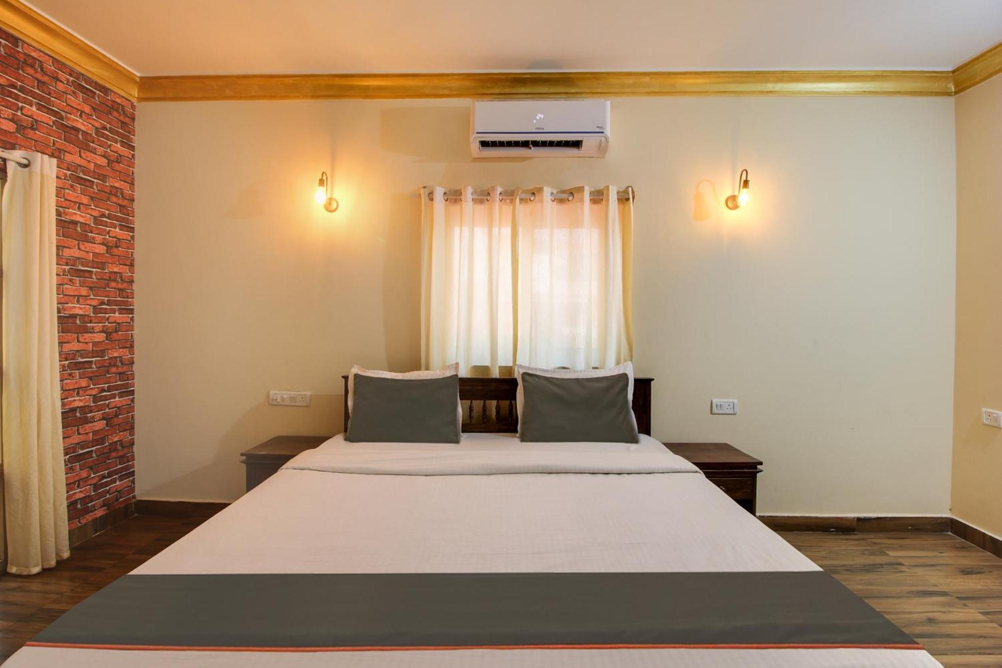 Collection O Romeos Place Baga Beach Hotel Calangute Bagian luar foto