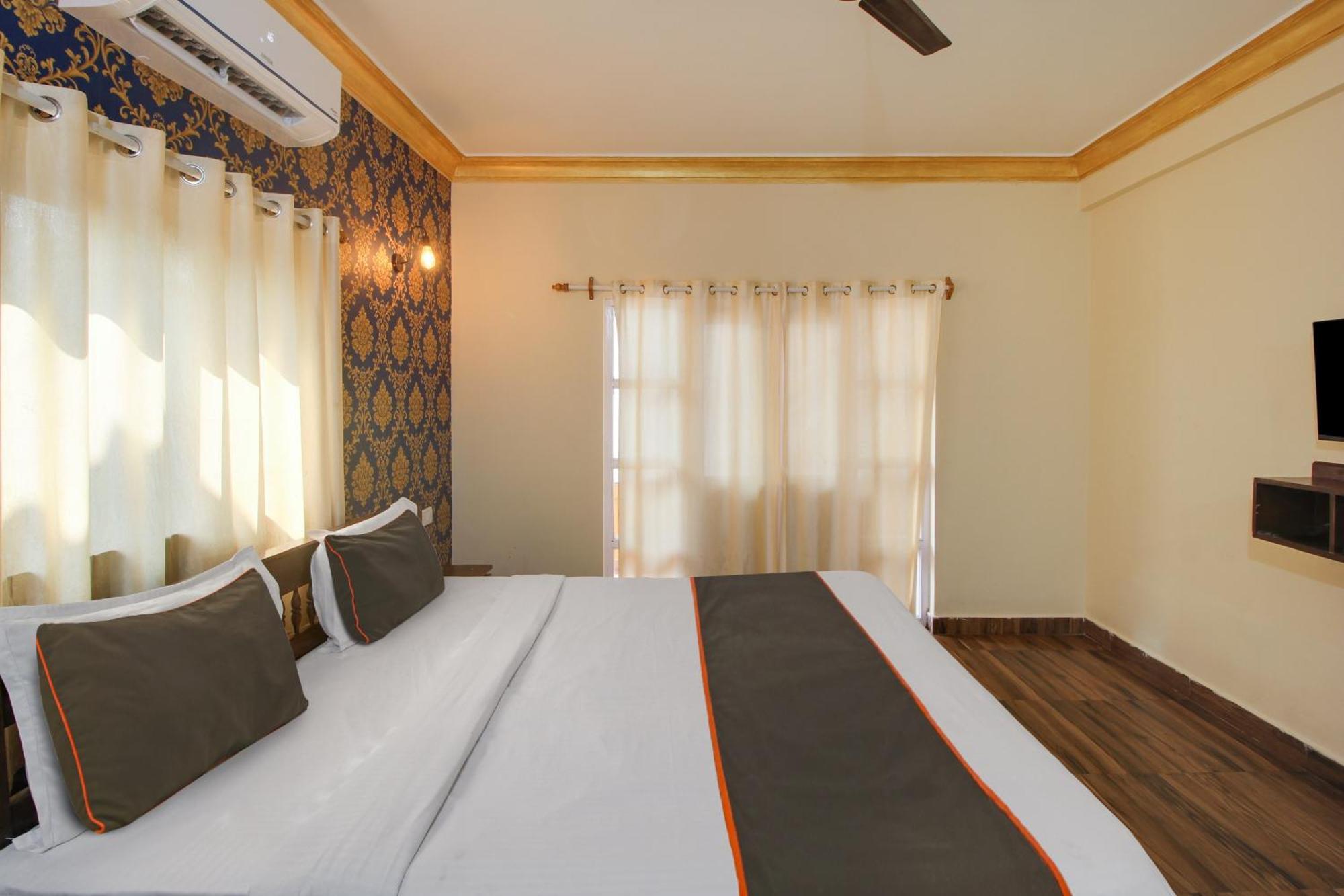 Collection O Romeos Place Baga Beach Hotel Calangute Bagian luar foto