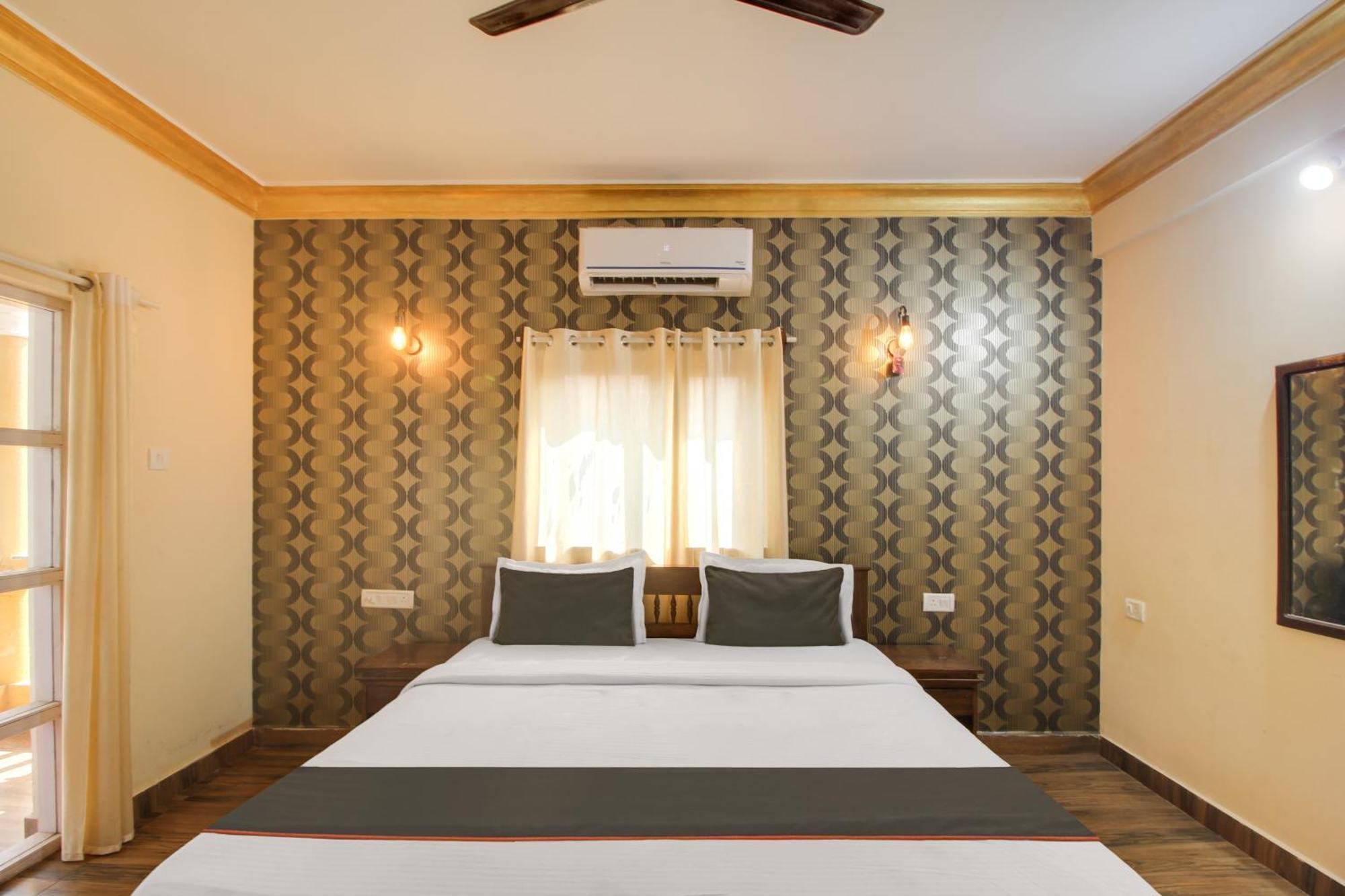 Collection O Romeos Place Baga Beach Hotel Calangute Bagian luar foto